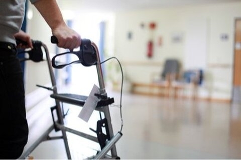 Plus de 450.000 personnes âgées en Belgique ont besoin de soins infirmiers