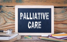 Nieuwe KCE-studie stelt manieren voor om de zorg voor palliatieve patiënten thuis te verbeteren